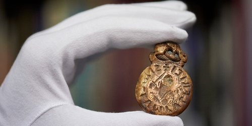 Британский музей с третьей попытки купил тысячелетнюю печать