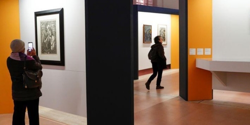 Ватикан показал самые хрупкие произведения из своей коллекции