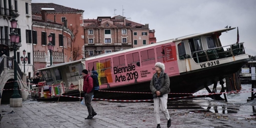 Венецианская биеннале закрылась из-за наводнений