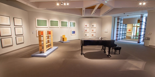 Музей искусств Макнея представил грандиозную выставку минимализма