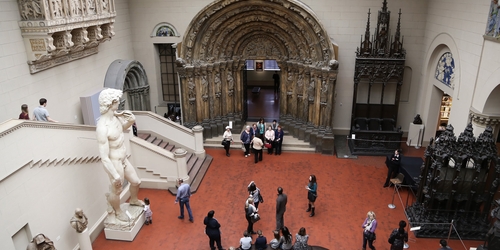 Выставка фонда Louis Vuitton в ГМИИ побила рекорд