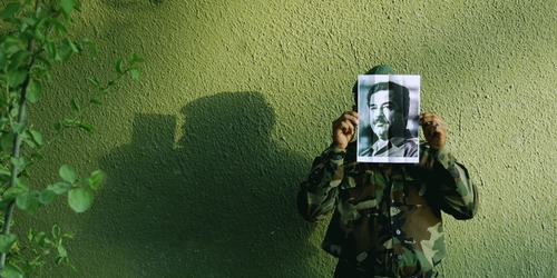 Десятки американских ветеранов устраивают протесты против Музея современного искусства