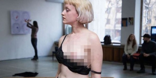 Обнаженный перформанс в киргизском музее вызвал скандал