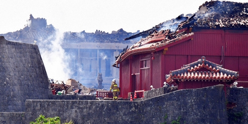 В Японии полностью сгорел 500-летний замок