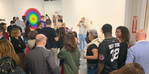 Задержан автор граффити на месте нашумевшего банана Каттелана