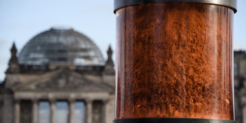 Немецкие активисты извинились за инсталляцию с прахом жертв Холокоста