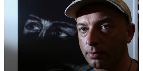 Британский художник создает таинственные работы во сне