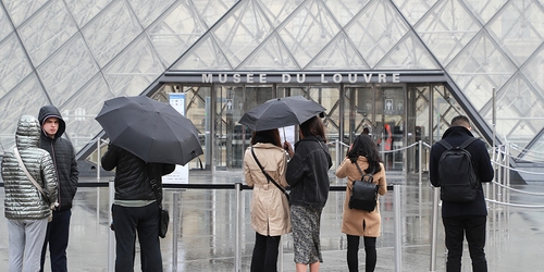 Лувр прекратил работу из-за угрозы коронавируса