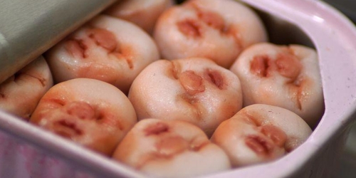 Художница из Сингапура создает «пугающе милые» миниатюры