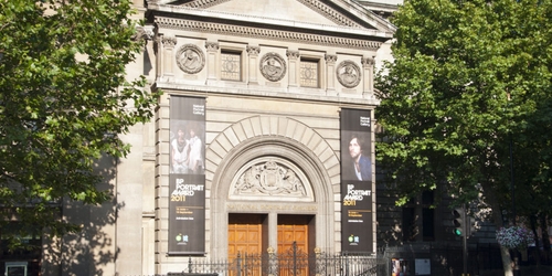 Крупнейшая портретная галерея Великобритании закрывается