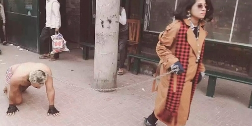 Двух бангладешских художников раскритиковали после феминистского перформанса