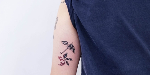 Протестующие в Гонконге разработали собственные татуировки