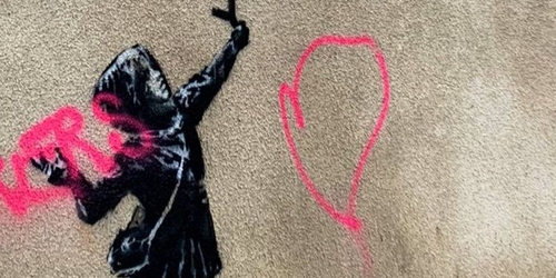 Вандалы испортили новое граффити Бэнкси в Бристоле