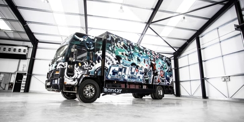 Аукцион Bonhams продаст расписанный Бэнкси грузовик