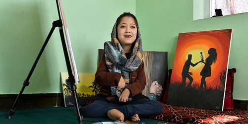 Афганская художница-инвалид создает собственный центр искусств