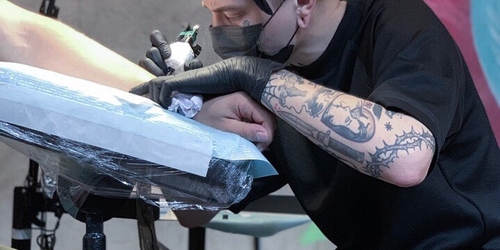 Российский тату-мастер установил мировой рекорд