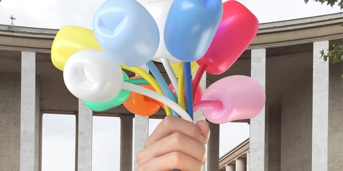 В Париже началась установка скандальной инсталляции Джеффа Кунса