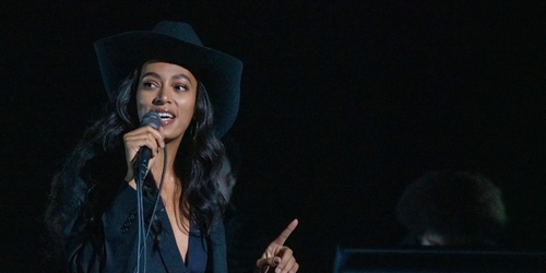 Соланж Ноулз устроила перформанс на закрытии Венецианской биеннале