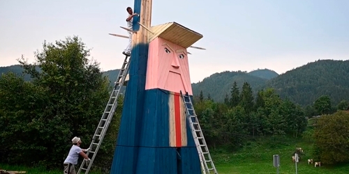 В Словении разразился скандал из-за «квадратной» статуи Трампа