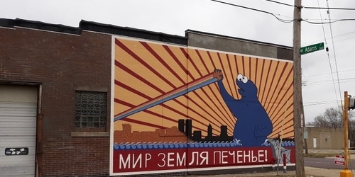 Уличный художник расписал чужое здание, став жертвой розыгрыша