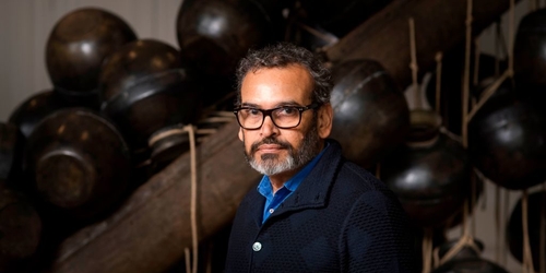 Facebook разыскивает пользователя, который обвинил в домогательствах известного скульптора