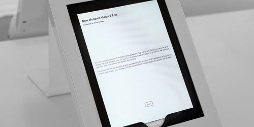 Активисты взломали работу на выставке американского художника