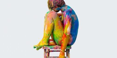 Японская художница показала самые пестрые обнаженные портреты