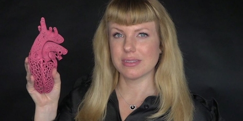 Художница создает работы из клеток человека