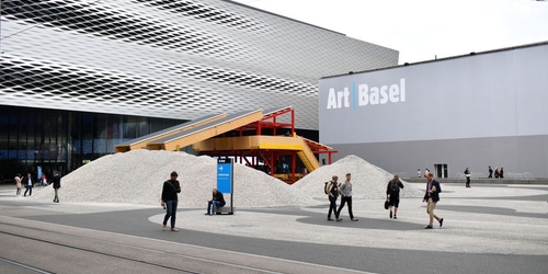 Ярмарка Art Basel перенесла свое главное очное событие