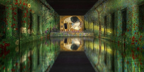 Заброшенный военный ангар превратили в арт-пространство