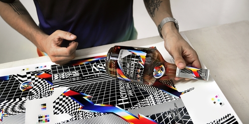 Hennessy запустил коллаборацию с известным художником