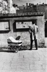 Фотография | Antanas Sutkus | Newspapers in the street, 1960