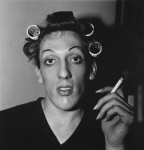 Фотография | Diane Arbus | A young man in curlers at home on West 20th Street