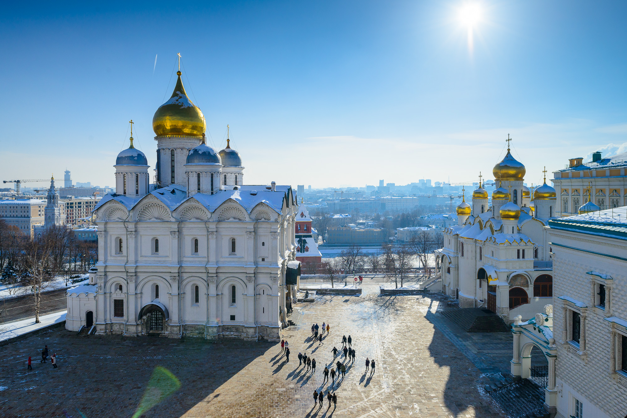 Храм музей в москве. Соборная площадь Московского Кремля. Успенский собор Москва Соборная площадь Кремля. Кремль Соборная площадь Успенский собор. Соборный ансамбль Кремля.